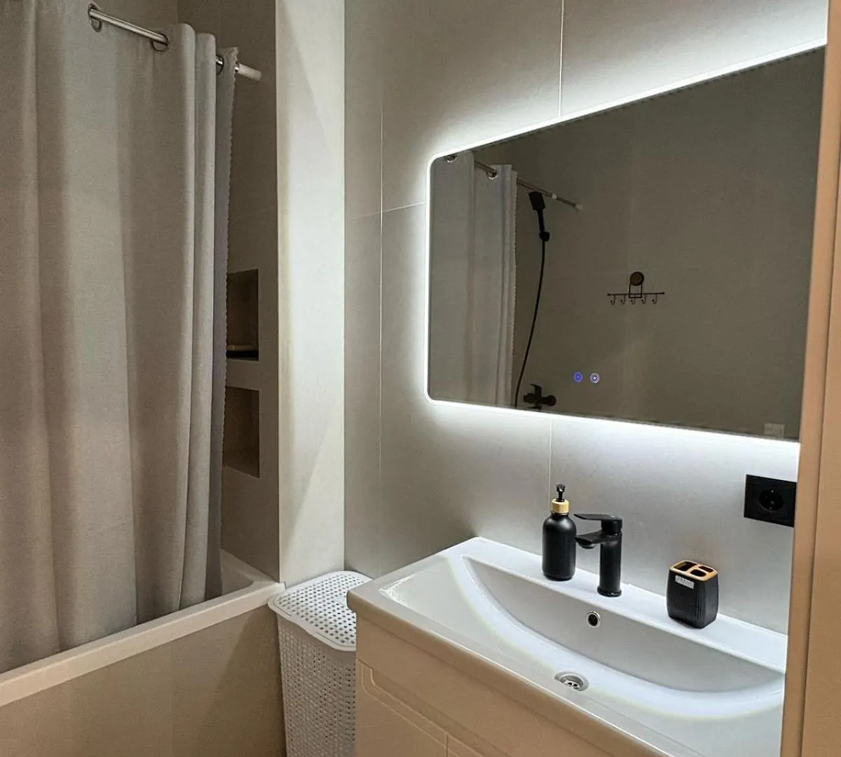 Apartment Яркая И Новая Квартира После Ремонта Almaty